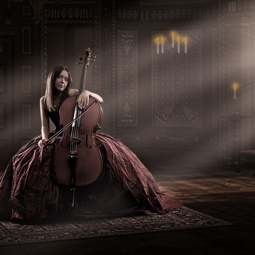 Девушка в роскошном платье играет на виолончели