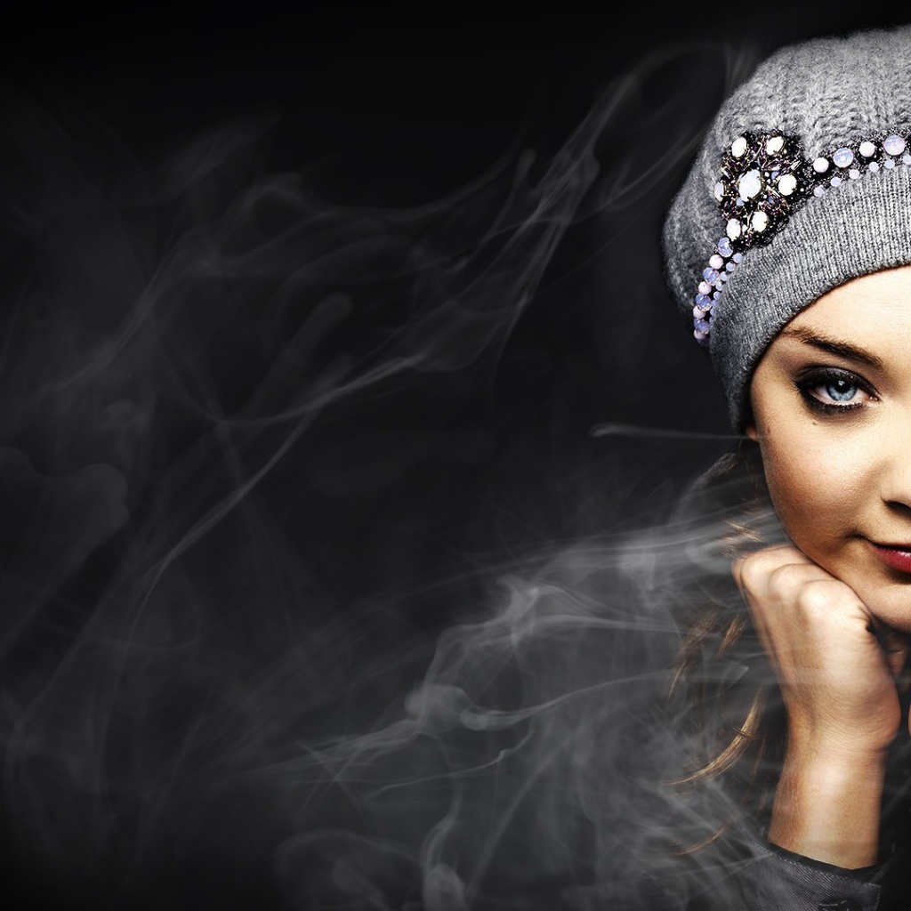 Натали Дормер в шапке