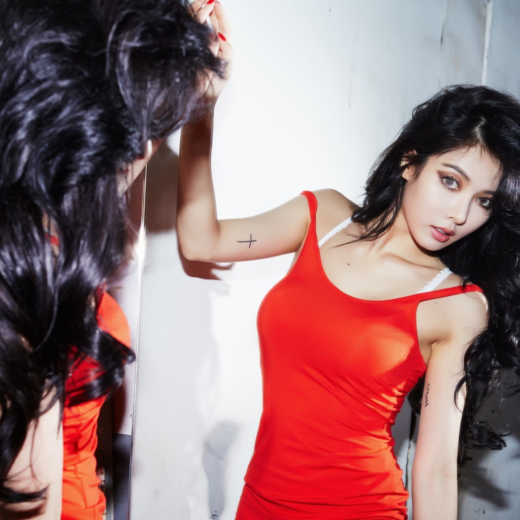 Певица из Кореи Хёна