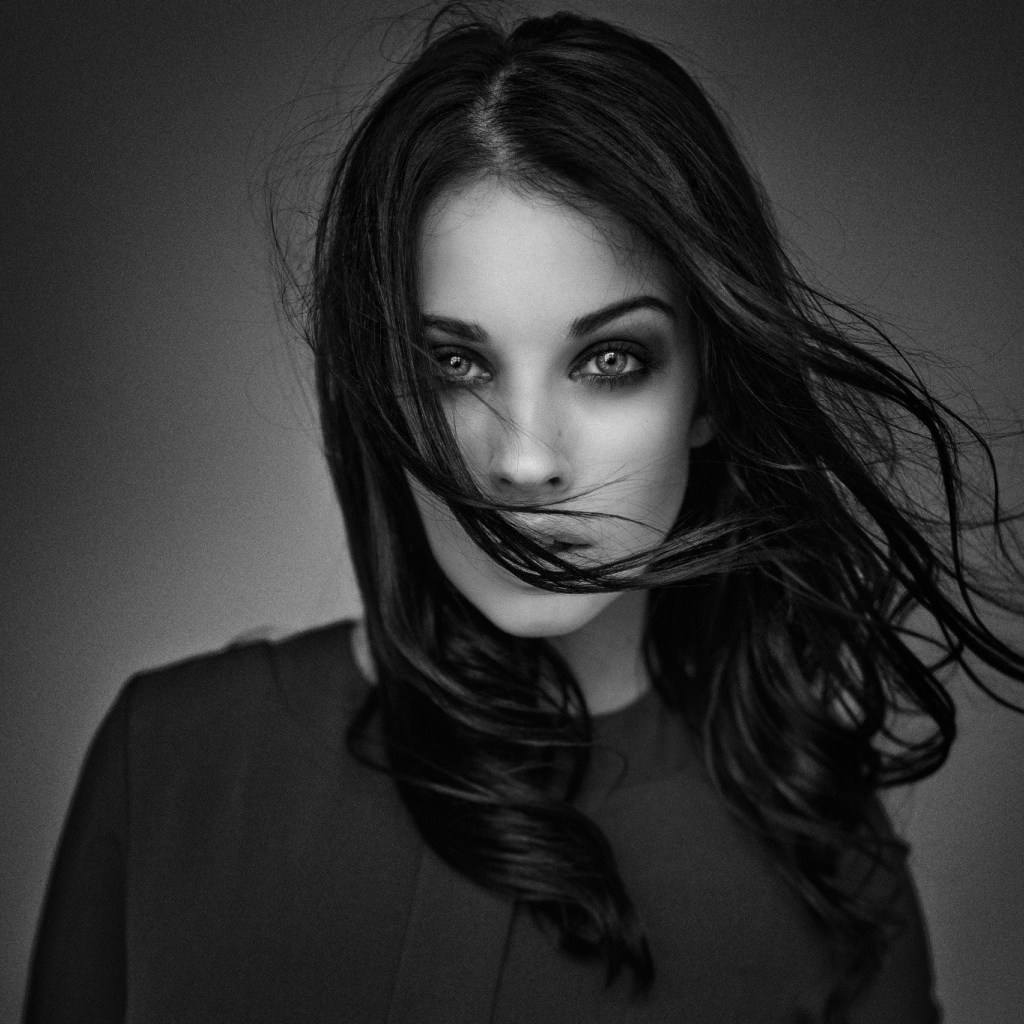 Черно белое фото модели Аллы Бергер