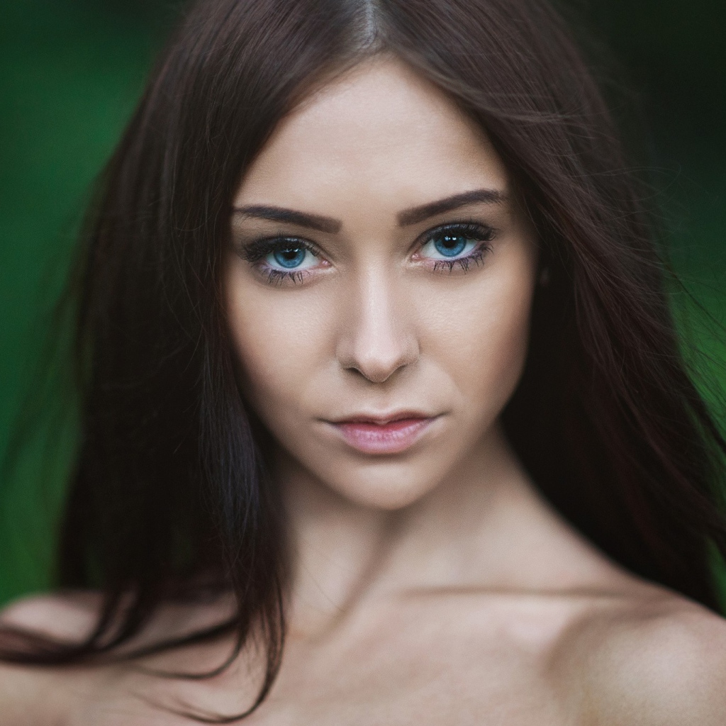 Голубоглазая модель Victoria Unknown