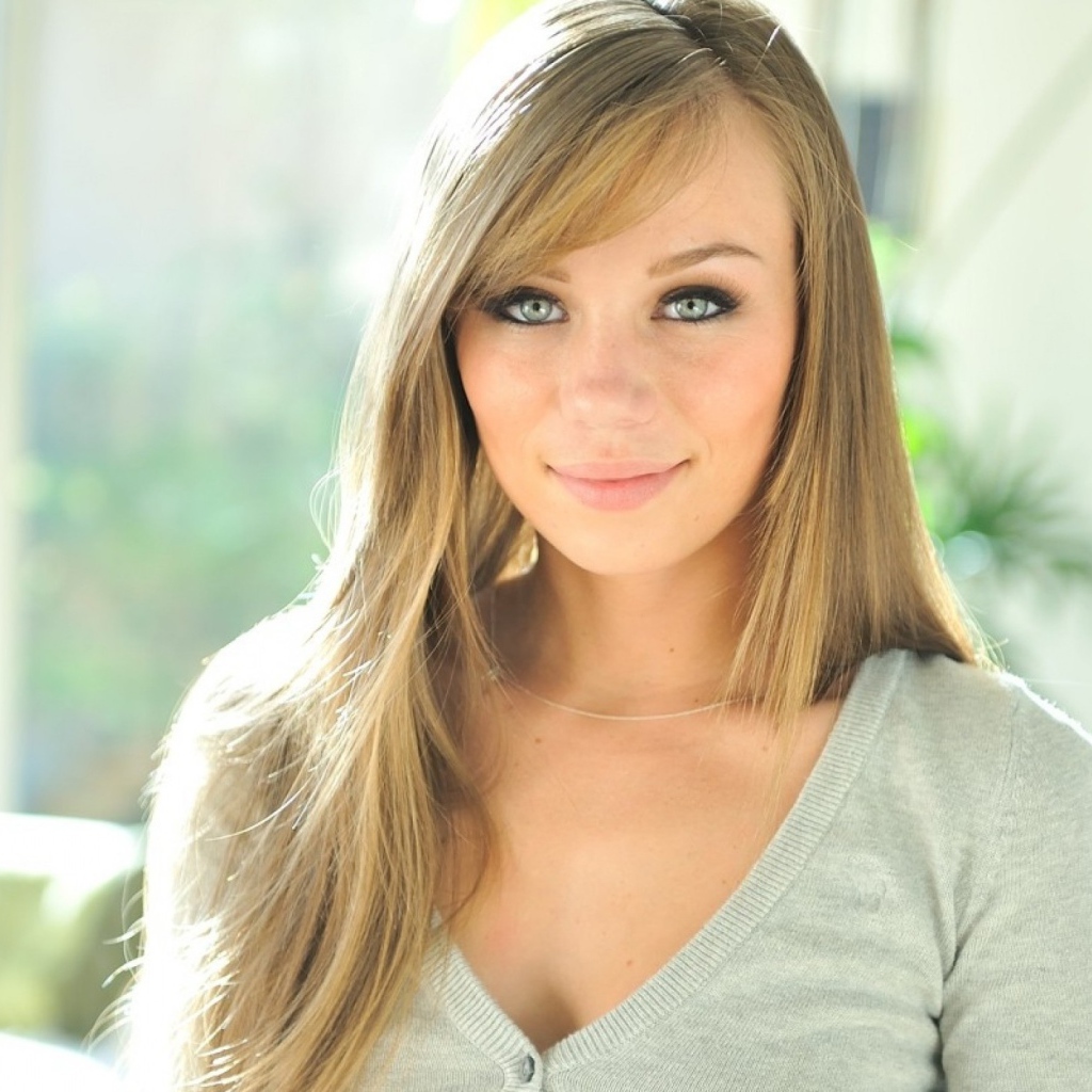 Сероглазая модель Капри Андерсон