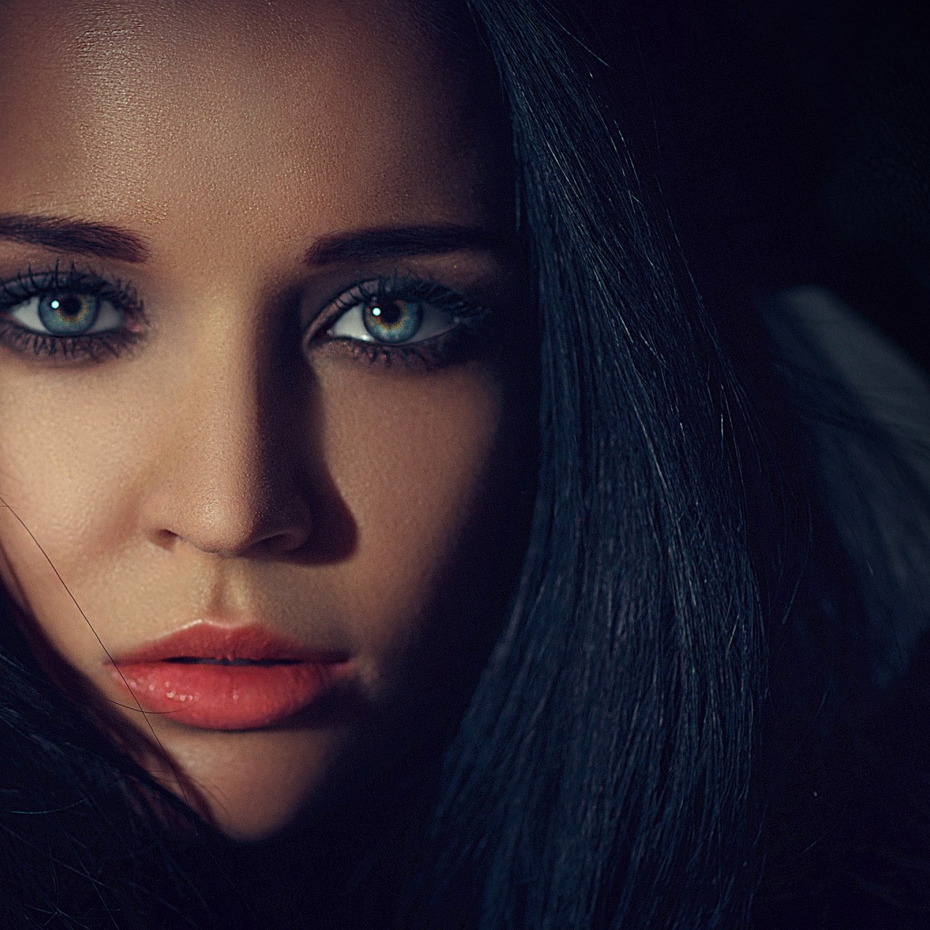 Модель брюнетка Ангелина Петрова