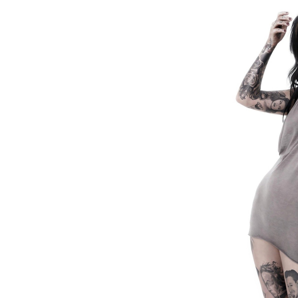 Модель с тату Kat Von D