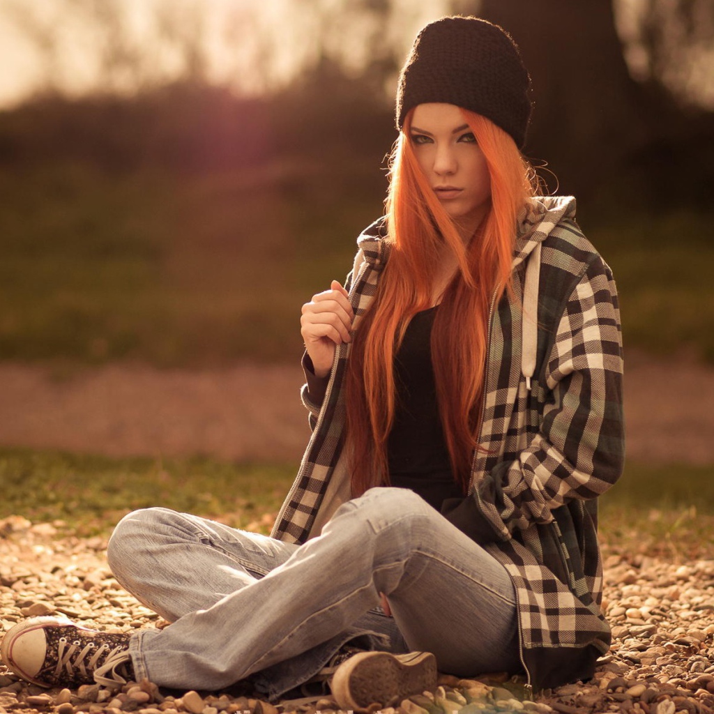 Рыжая девушка в шапке, фото Zara Axeronias