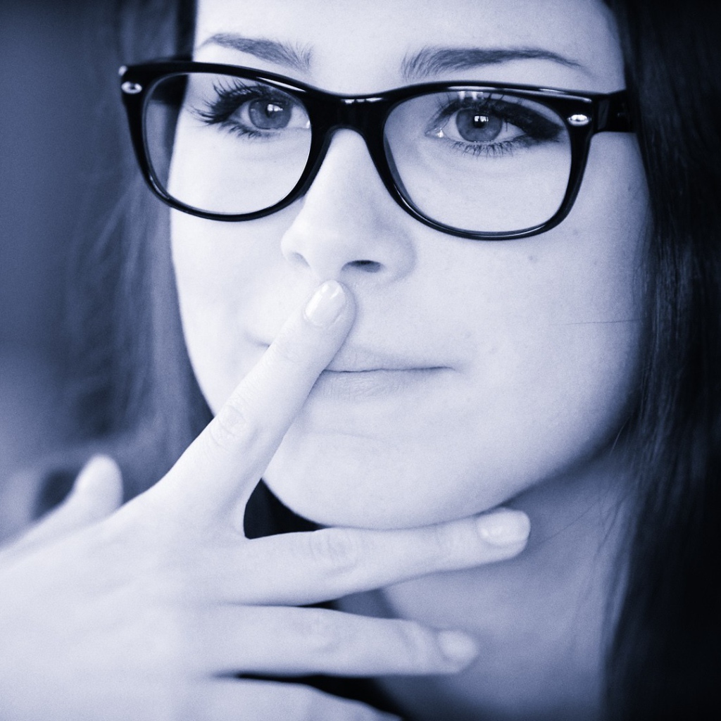 Девушка в очках Лена Майер-Ландрут
