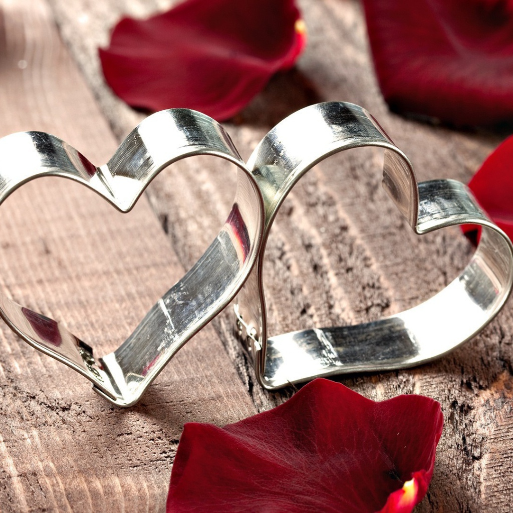 Две формочки для печенья в форме сердца