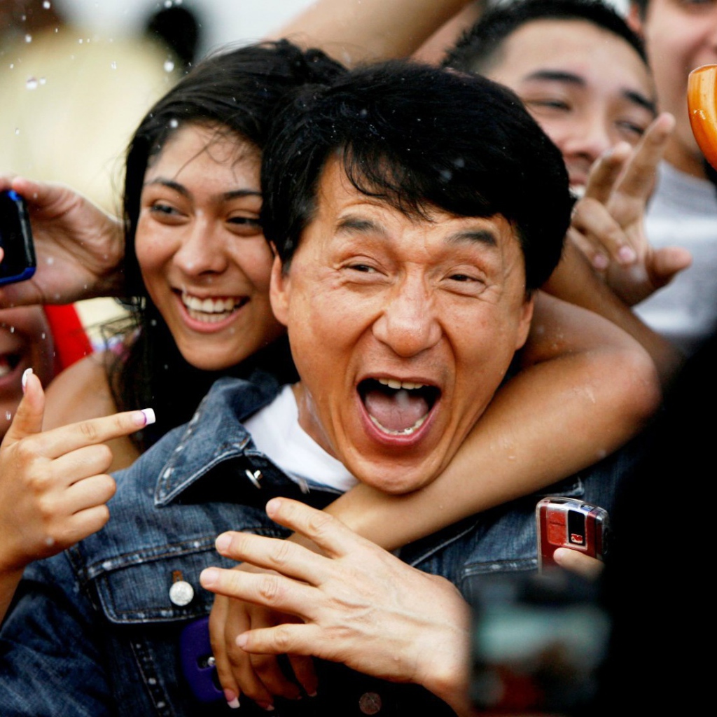 Джеки Чан с поклонниками