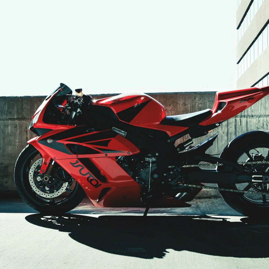 Красный мотоцикл Honda RR