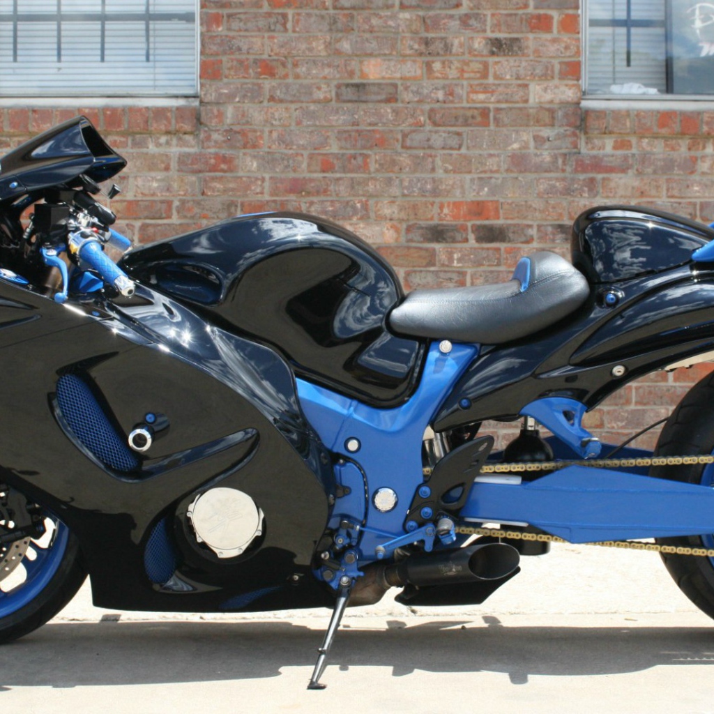 Синий спортивный Suzuki Hayabusa