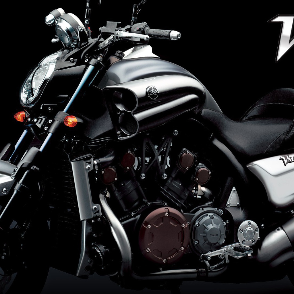 Мотоцикл Ямаха В-Макс, черный