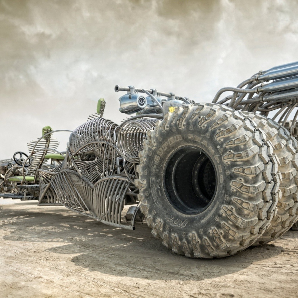 Автомобиль из фильма Безумный Макс 4 Дорога ярости