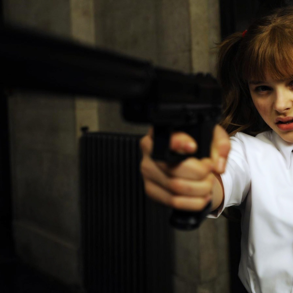 Девочка с пистолетом в фильме Пипец