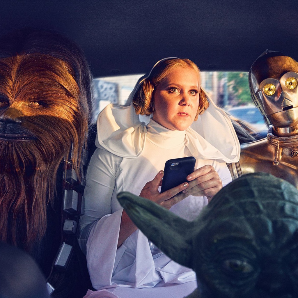 Герои Звездных войн едут в автомобиле