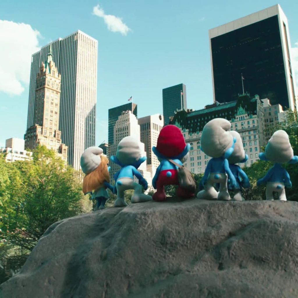 Смурфики смотрят на город