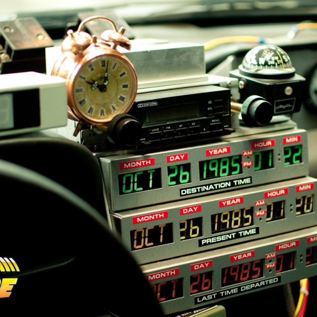 Машина времени из фильма Назад в будущее