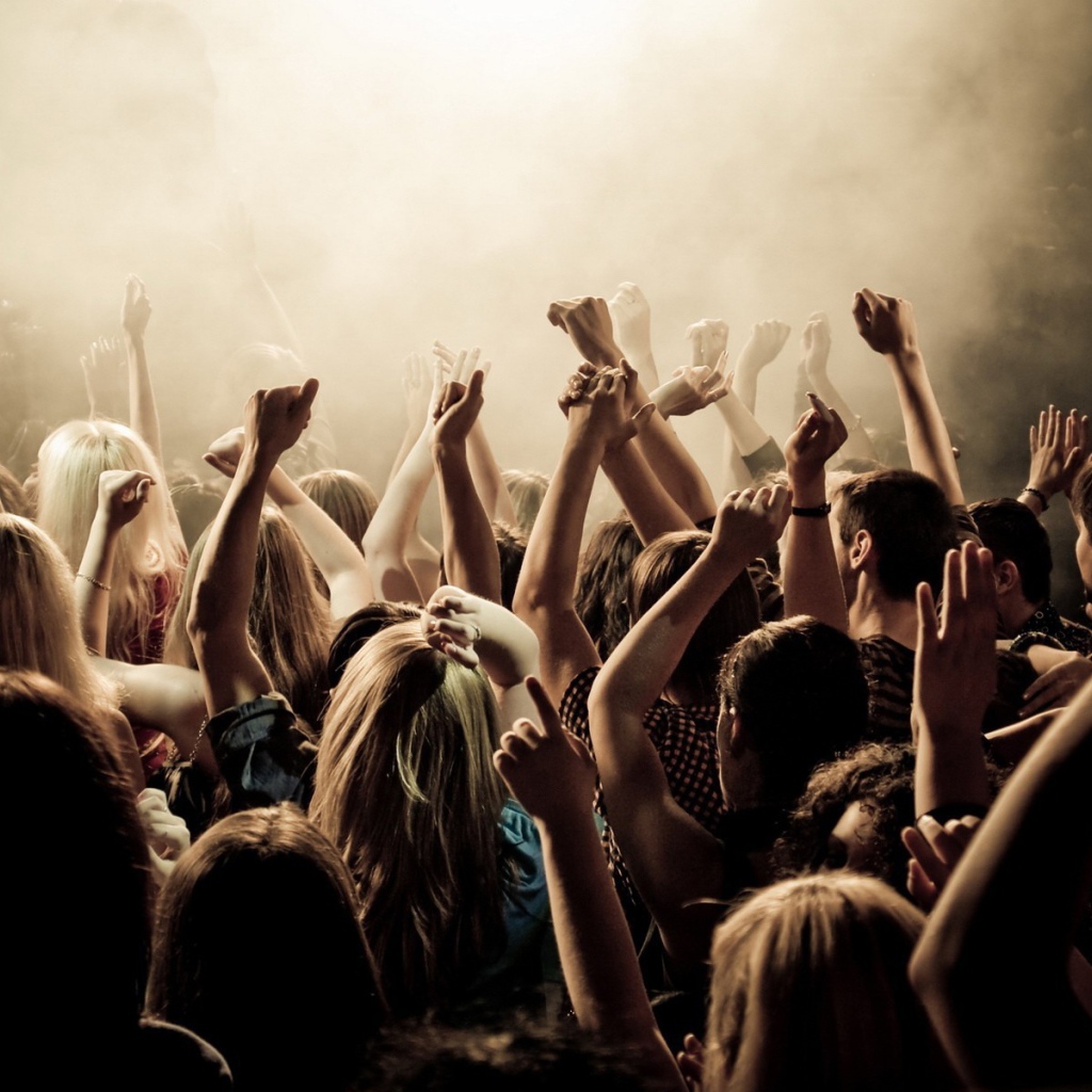 Танцы на дискотеке