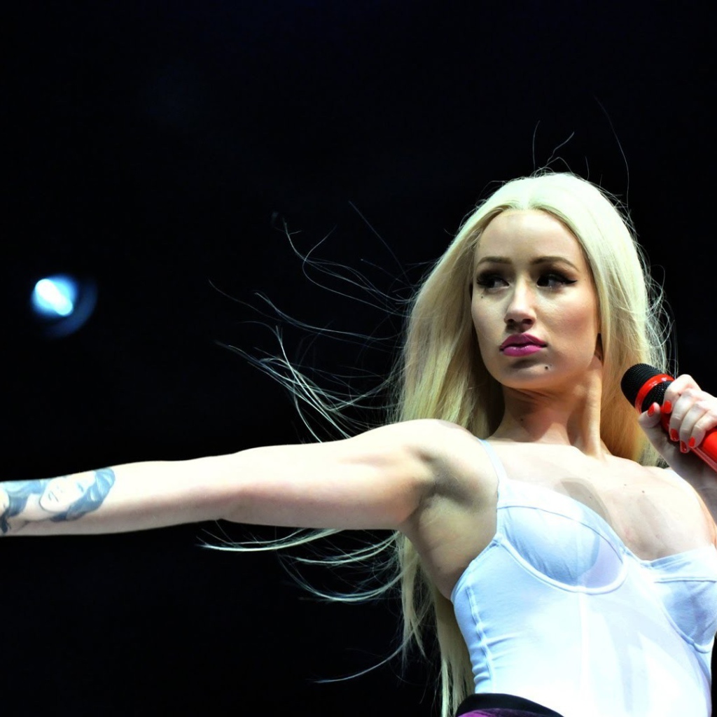 Популярная певица Игги Азалия