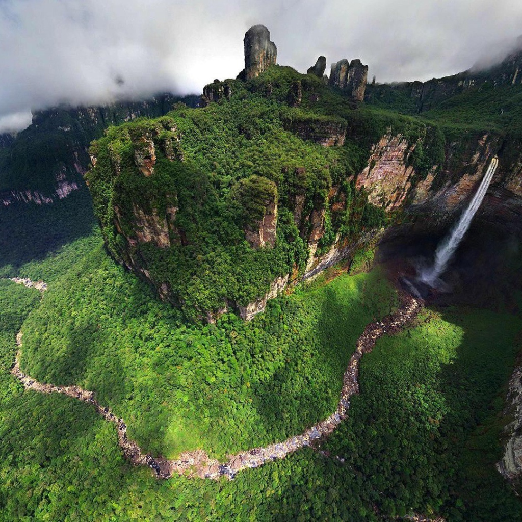 Поросший зеленью каньон