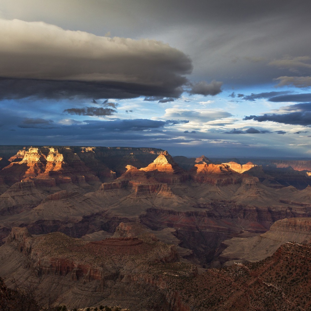 Кучевые облака над каньоном
