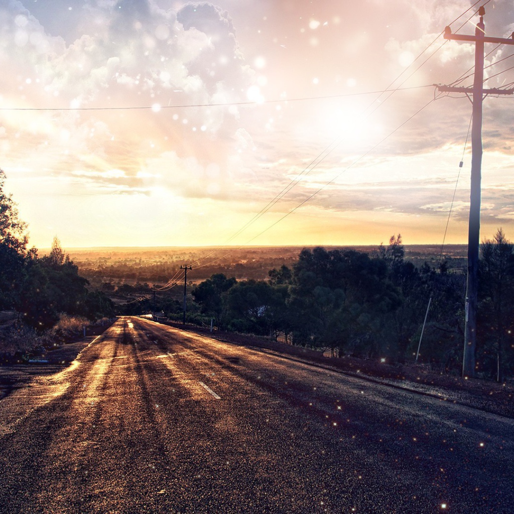 Пустынная асфальтовая дорога