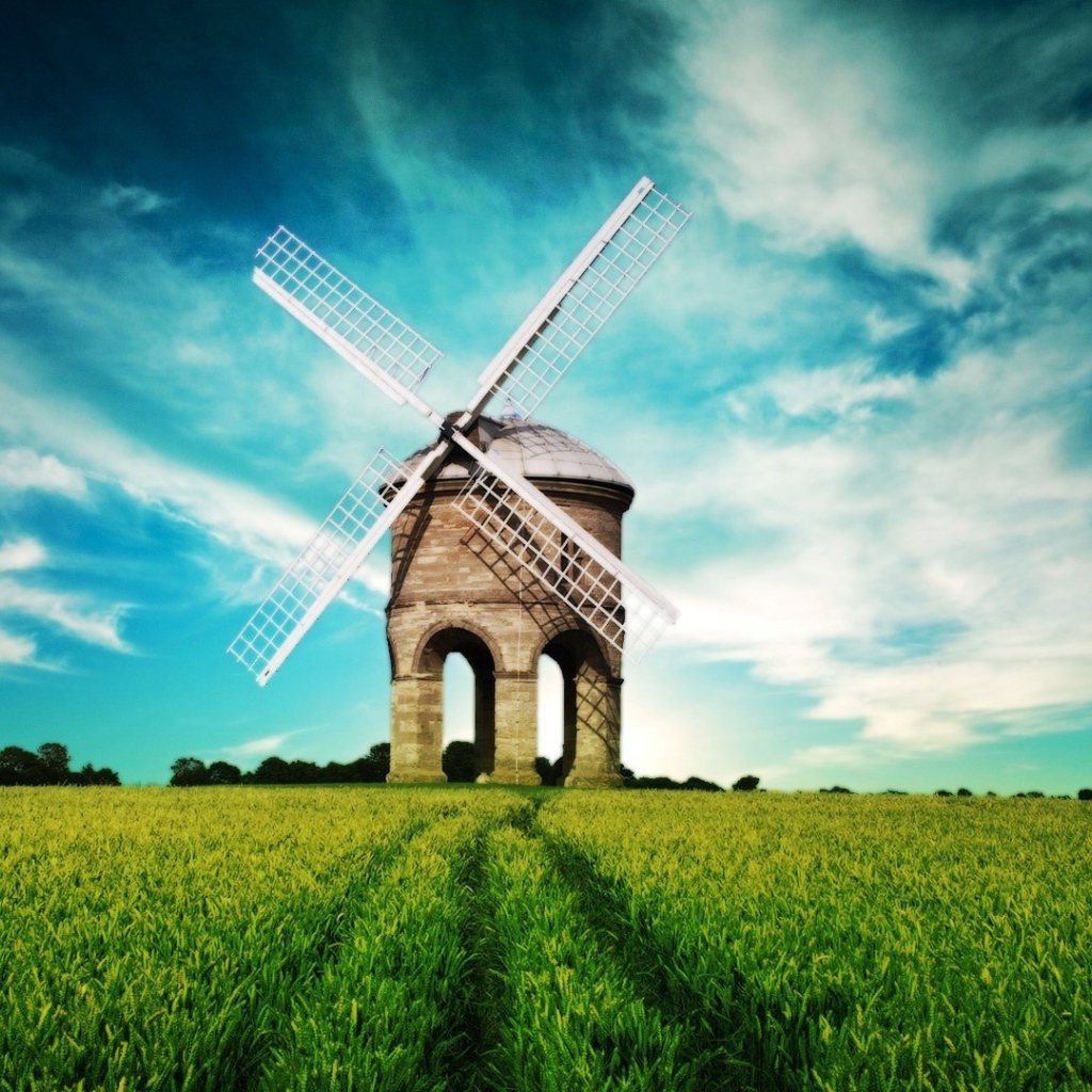 Массивная ветряная мельница из камня