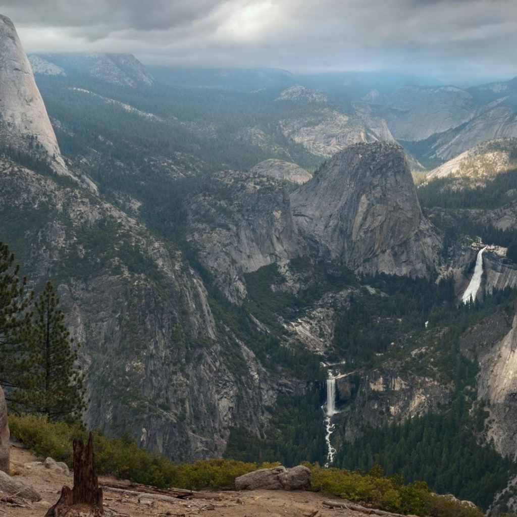 Скалы в парке Йосемити в США