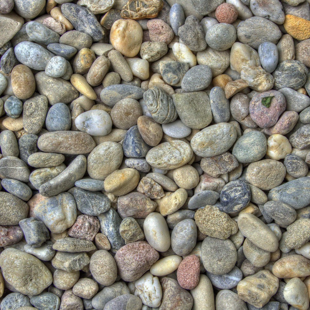 Гладкие камешки на берегу моря