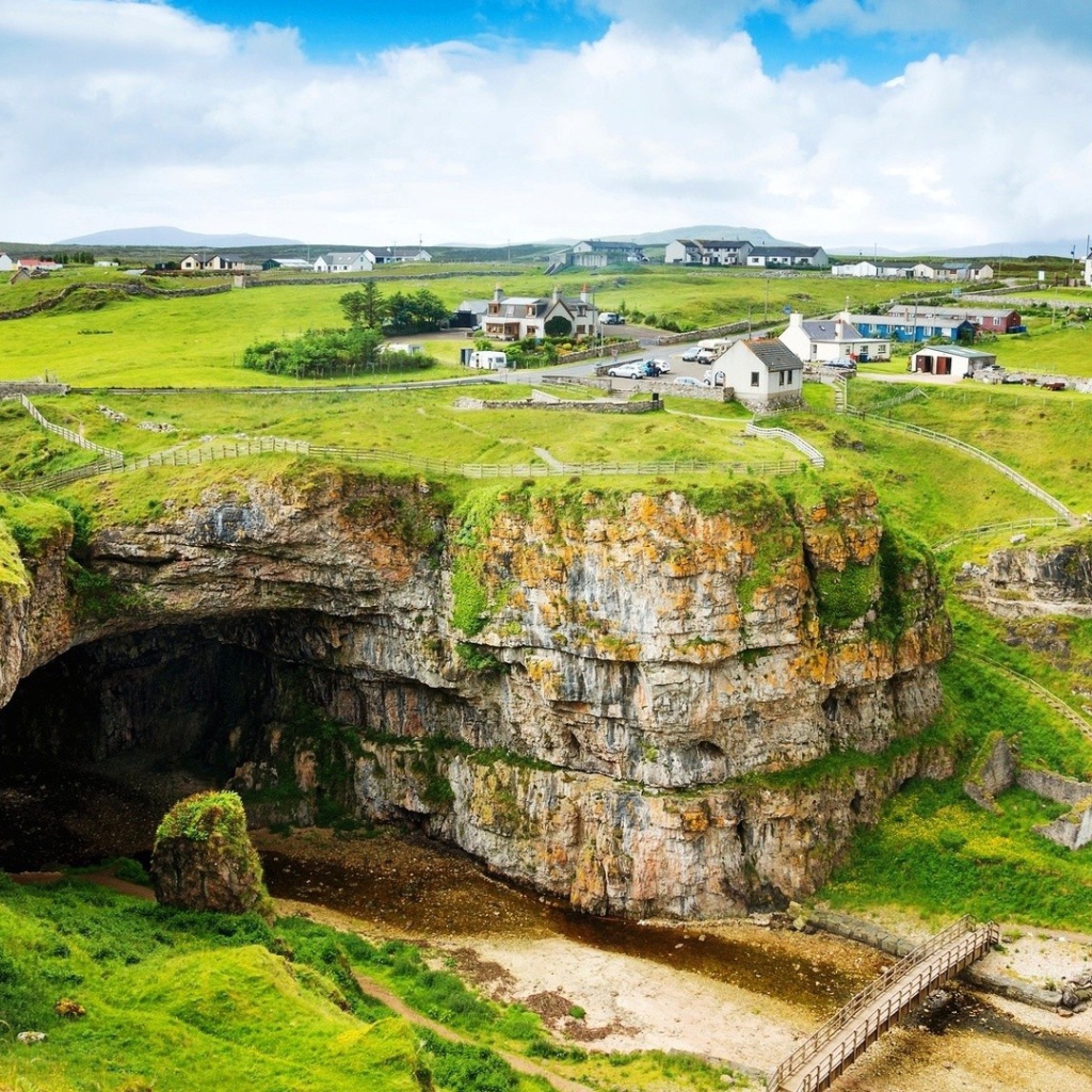Каменная пещера на окраине села