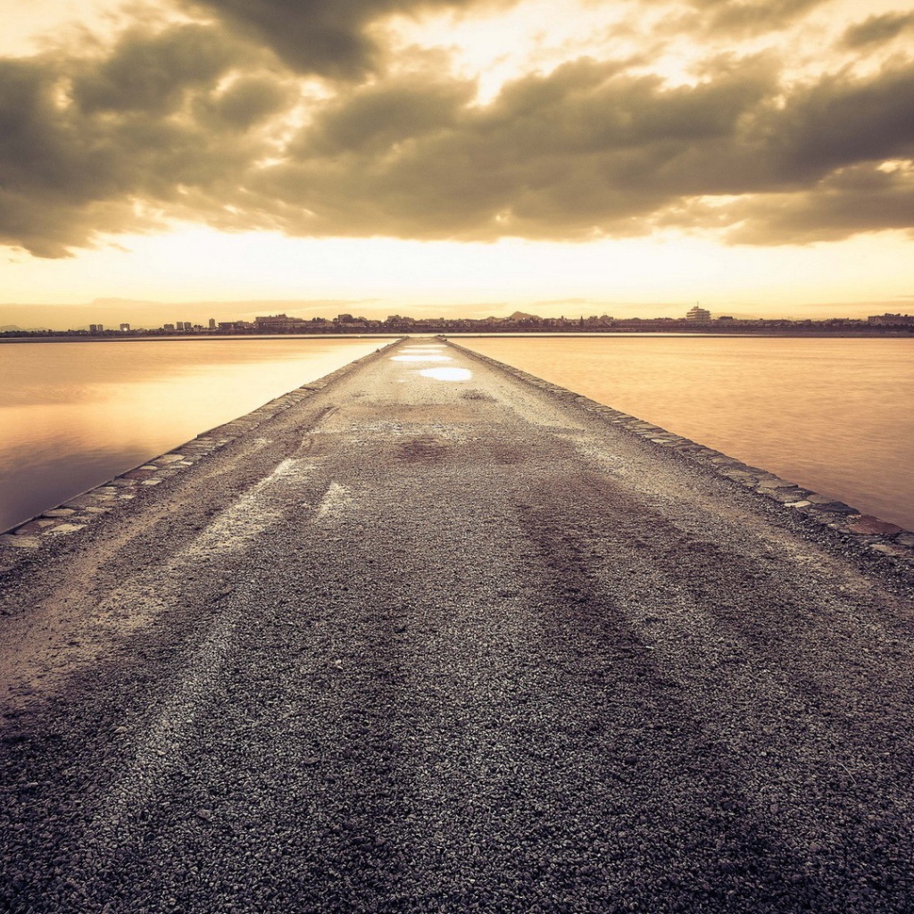 Дорога среди воды