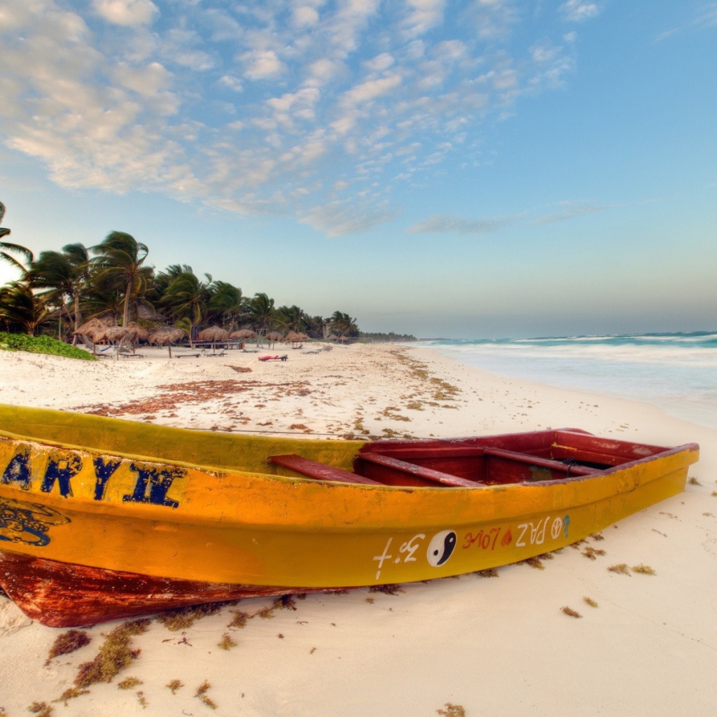 Лодка Мария на пляже