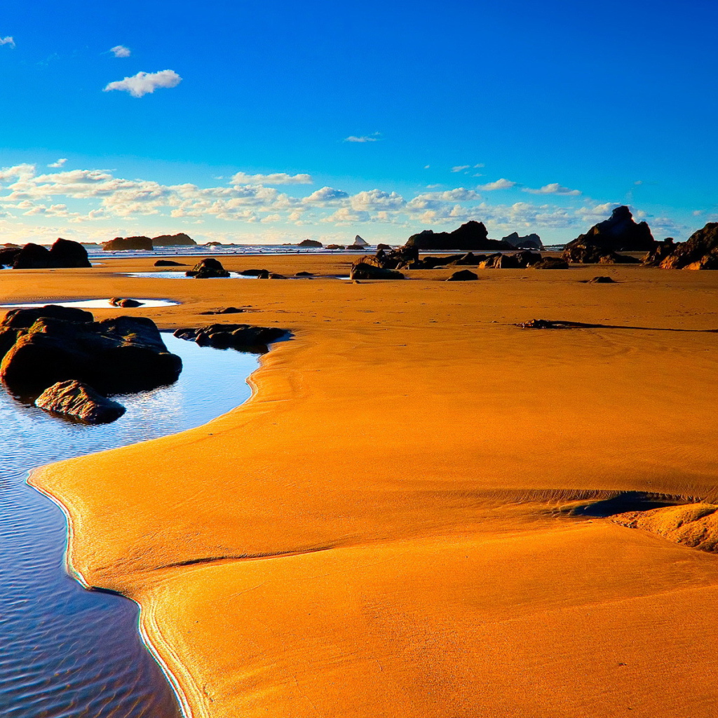 Оранжевый песок