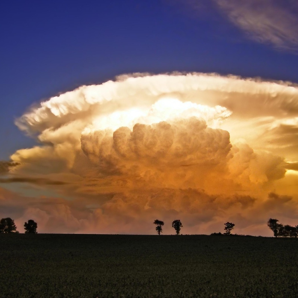 Облако, похожее на мощный взрыв