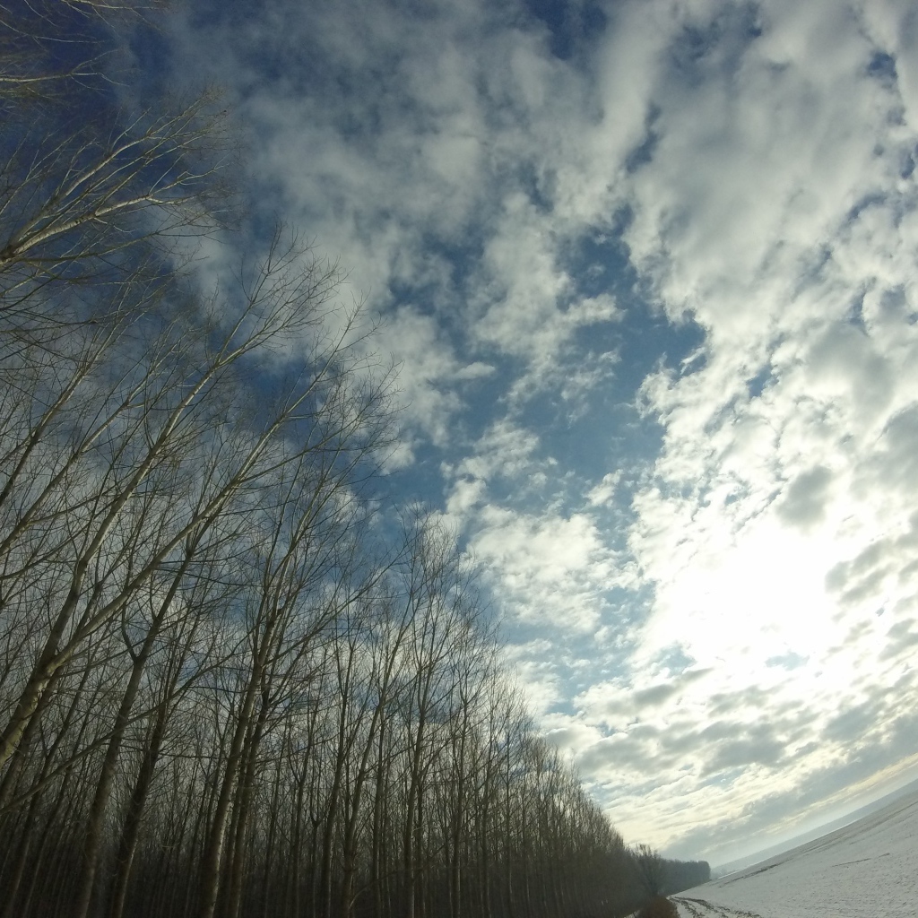 Облака в весеннем небе