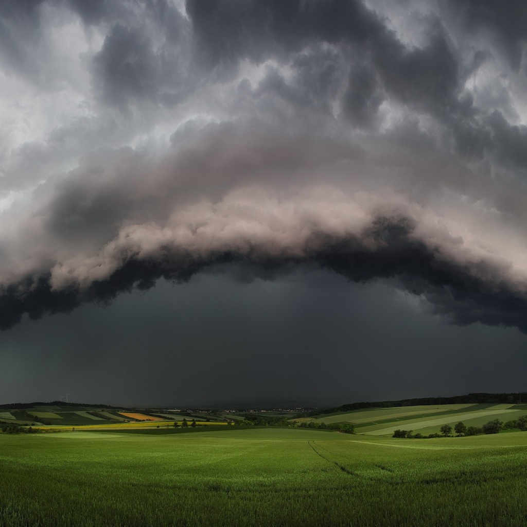 Черное облако супер шторма