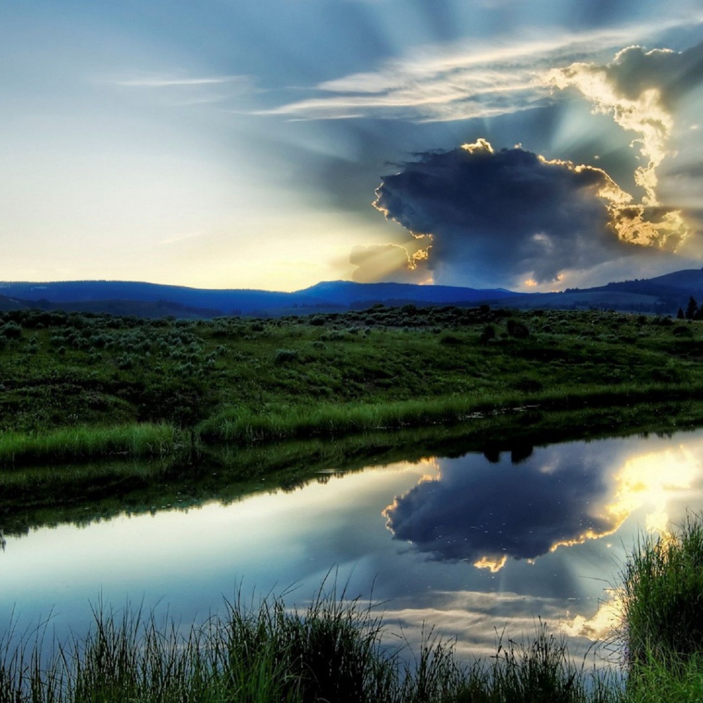 Солнце скрылось за единственным облаком
