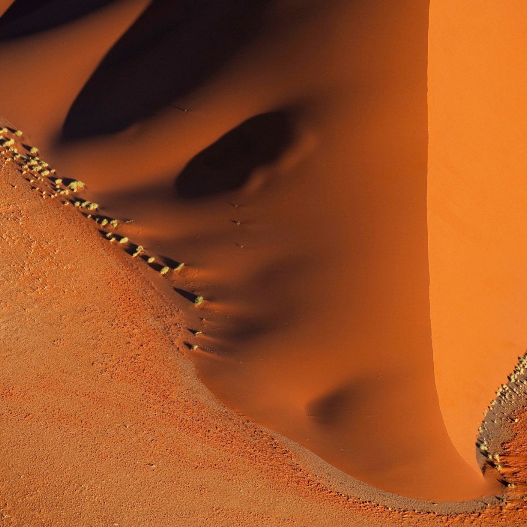 Камни на песке в пустыне