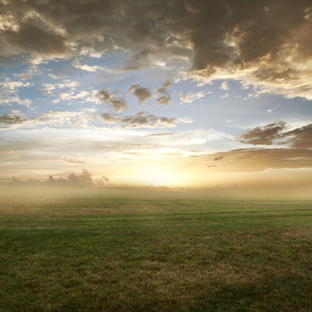 Утренний туман на восходе солнца