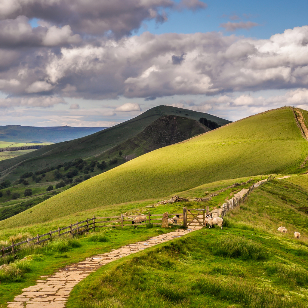 Дорога на холмах