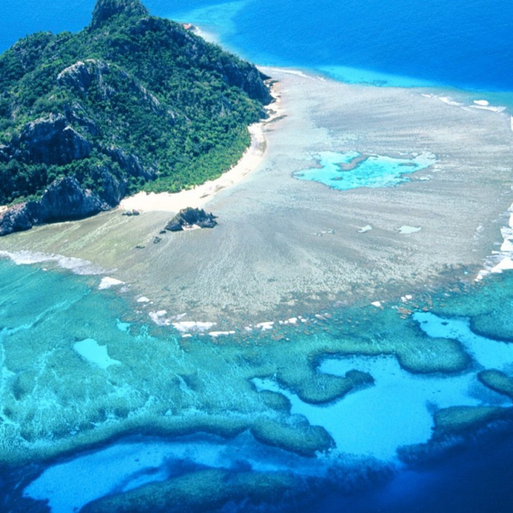 Необитаемый островок в океане