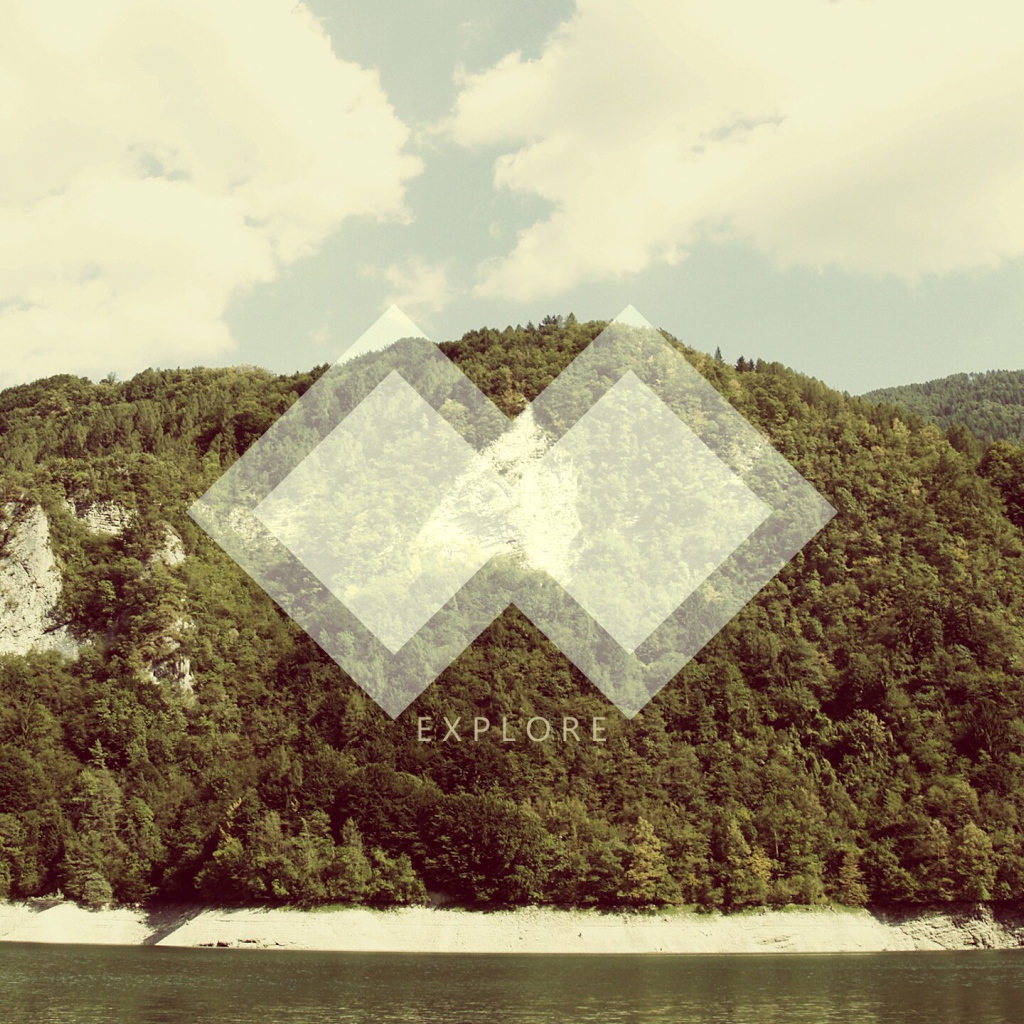 Ромбы на фоне горы