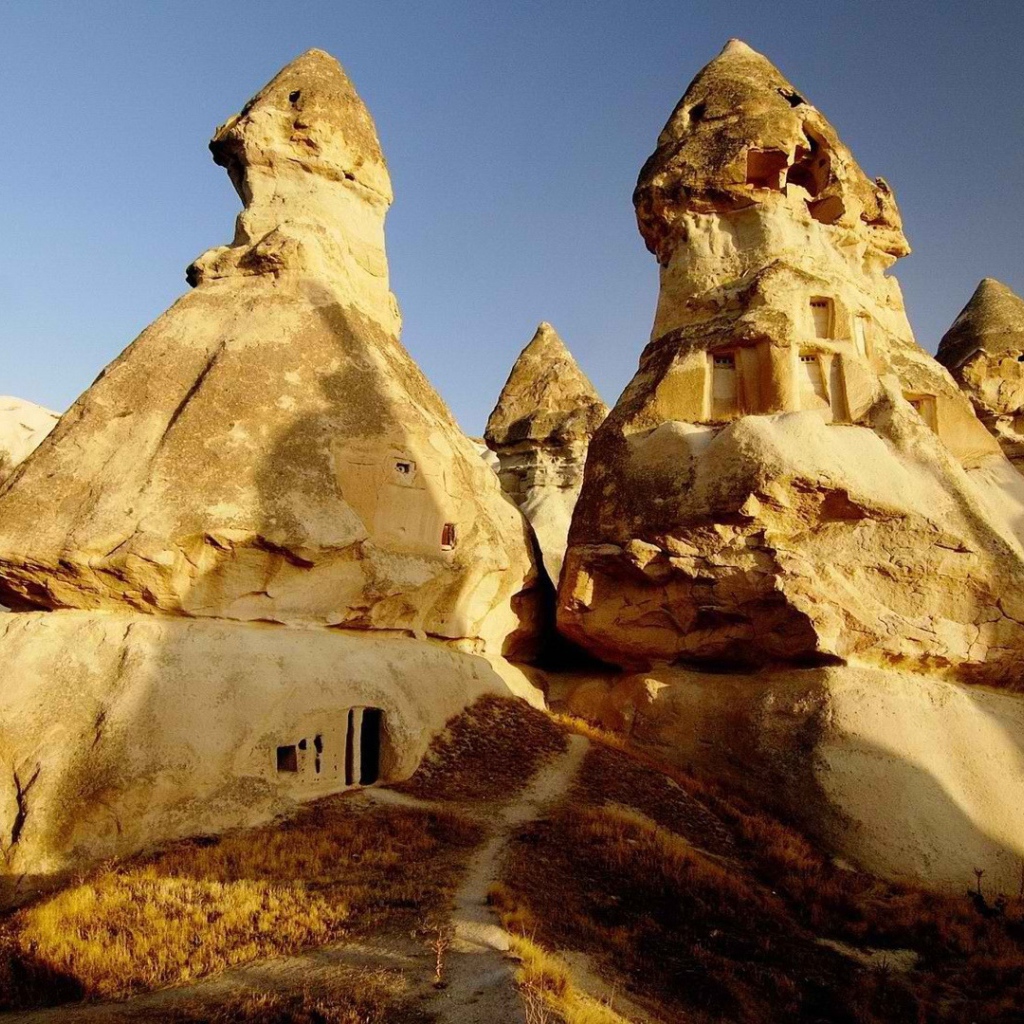 Жилые дома в скалах