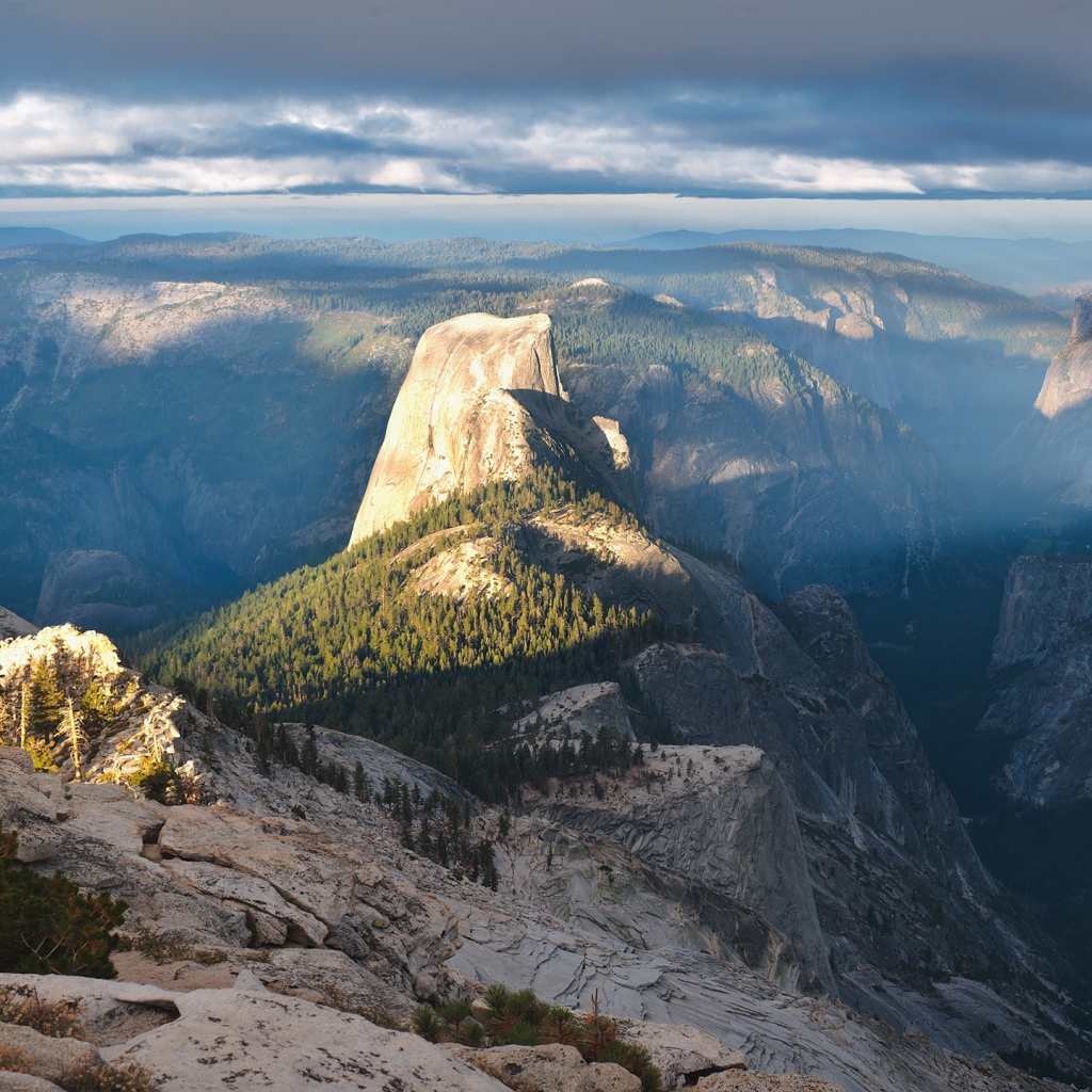 Горы освещенные солнцем