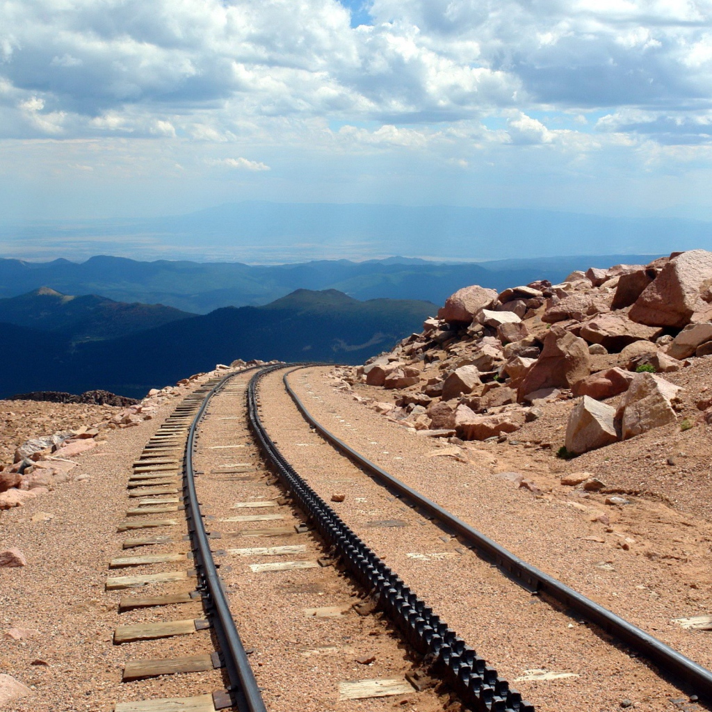 Железнодорожный путь в горах