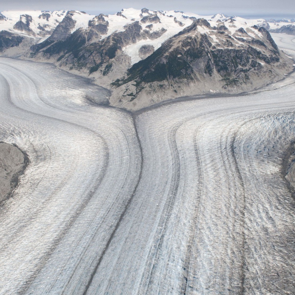 Два ледника сливаются в один