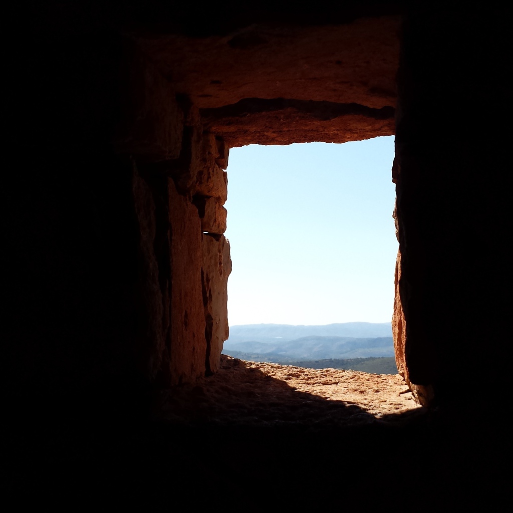 Квадратный выход из пещеры