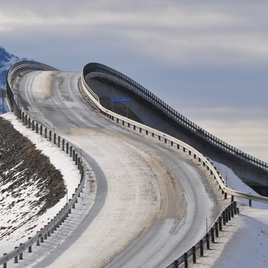 Крутой подъем на мост