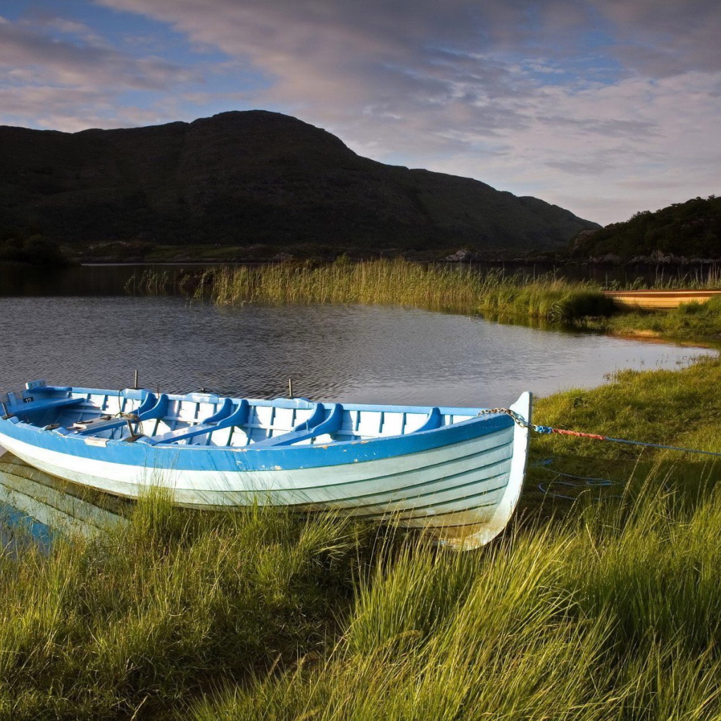 Blue boat on the lake