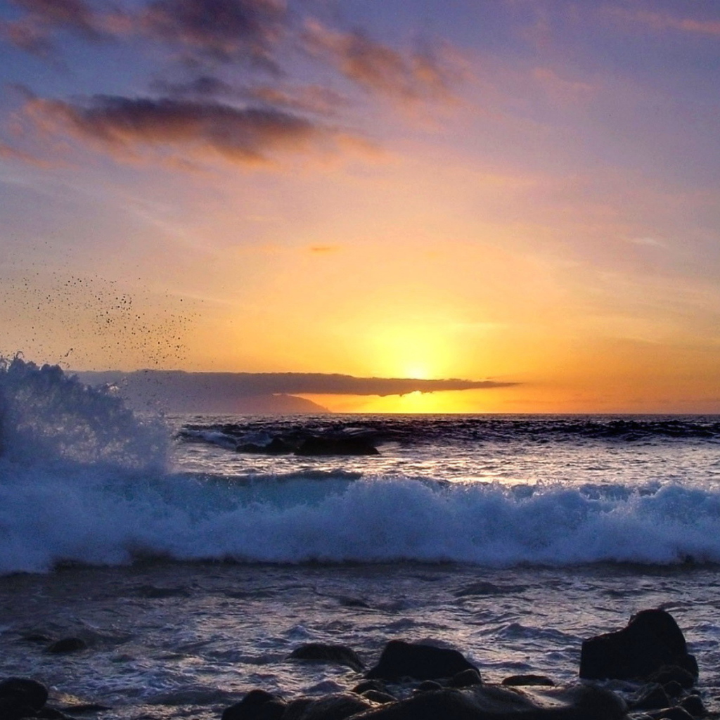 Большие волны на закате