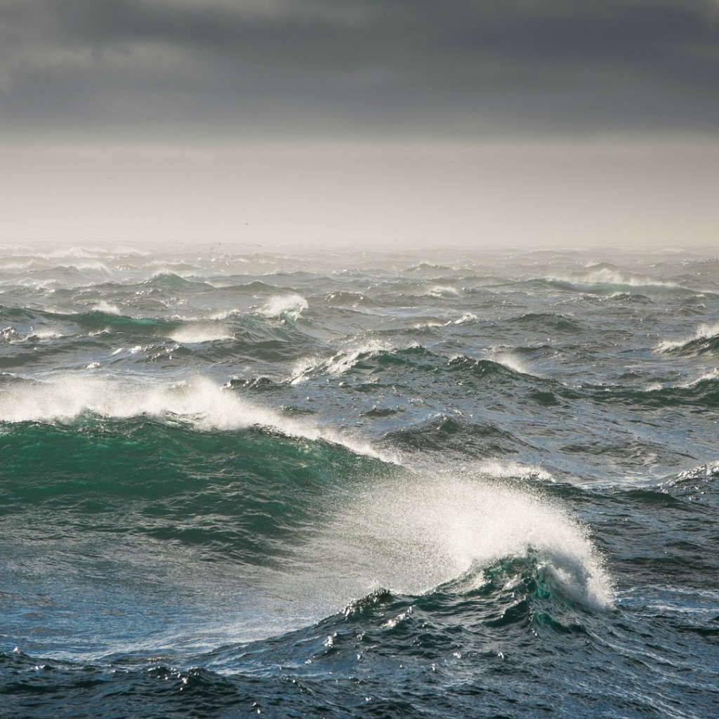 Бурное Берингово море